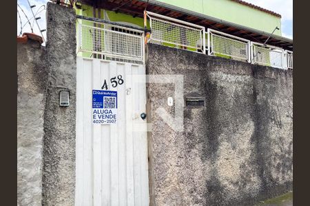 Casa à venda com 70m², 3 quartos e 1 vaga Casa à venda com 70m², 3 quartos e 1 vagaFachada