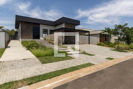 Casa de condomínio à venda com 450m², 5 quartos e 6 vagasFachada