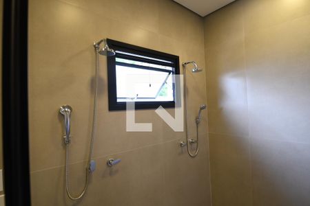 Casa de condomínio à venda com 450m², 5 quartos e 6 vagasBanheiro 1