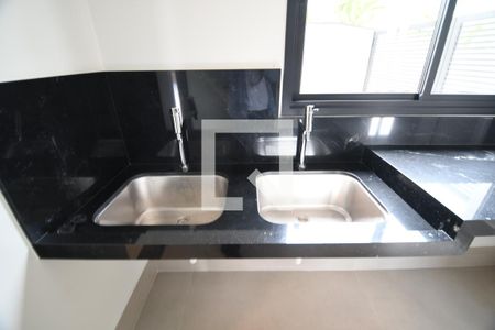 Casa de condomínio à venda com 450m², 5 quartos e 6 vagasÁrea de Serviço