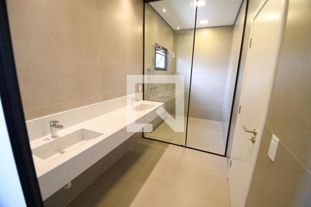 Casa de condomínio à venda com 450m², 5 quartos e 6 vagasBanheiro 1