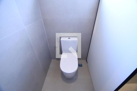 Casa de condomínio à venda com 450m², 5 quartos e 6 vagasBanheiro 1