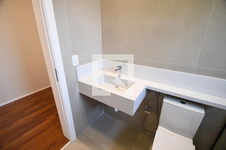 Casa de condomínio à venda com 450m², 5 quartos e 6 vagasBanheiro 2