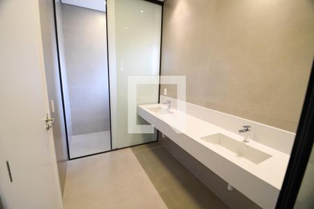 Casa de condomínio à venda com 450m², 5 quartos e 6 vagasBanheiro 1