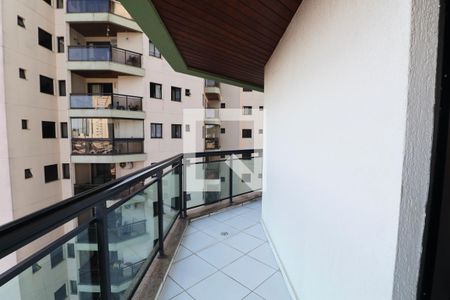 Apartamento para alugar com 120m², 3 quartos e 2 vagasVaranda