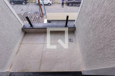 Casa à venda com 150m², 3 quartos e 2 vagas Casa à venda com 150m², 3 quartos e 2 vagasVaranda