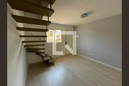 Sala de casa de condomínio para alugar com 2 quartos, 55m² em Chácara Ondas Verdes, Cotia