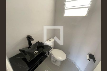 Lavabo de casa de condomínio para alugar com 2 quartos, 55m² em Chácara Ondas Verdes, Cotia