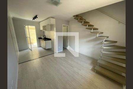 Sala de casa de condomínio para alugar com 2 quartos, 55m² em Chácara Ondas Verdes, Cotia