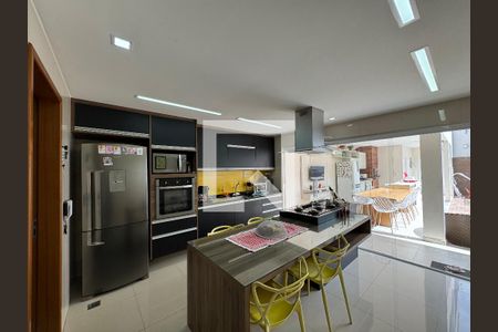 Casa de condomínio à venda com 380m², 4 quartos e 2 vagas Casa de condomínio à venda com 380m², 4 quartos e 2 vagasCozinha