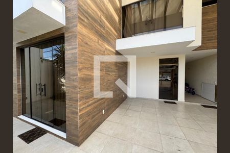 Casa de condomínio à venda com 380m², 4 quartos e 2 vagas Casa de condomínio à venda com 380m², 4 quartos e 2 vagasÁrea externa