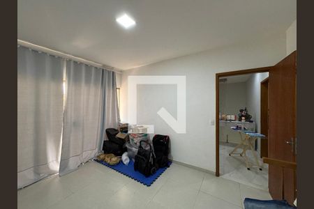 Casa de condomínio à venda com 380m², 4 quartos e 2 vagas Casa de condomínio à venda com 380m², 4 quartos e 2 vagasSuíte 3