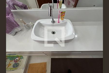 Casa de condomínio à venda com 380m², 4 quartos e 2 vagas Casa de condomínio à venda com 380m², 4 quartos e 2 vagasSuíte 2 - Banheiro