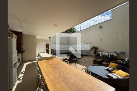 Casa de condomínio à venda com 380m², 4 quartos e 2 vagas Casa de condomínio à venda com 380m², 4 quartos e 2 vagasÁrea externa