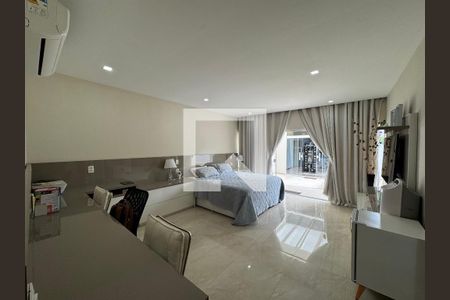 Casa de condomínio à venda com 380m², 4 quartos e 2 vagas Casa de condomínio à venda com 380m², 4 quartos e 2 vagasSuíte Master