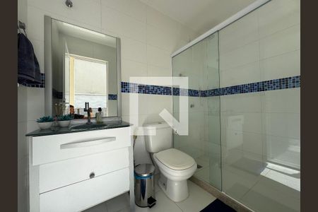 Casa de condomínio à venda com 380m², 4 quartos e 2 vagas Casa de condomínio à venda com 380m², 4 quartos e 2 vagasÁrea externa - Banheiro