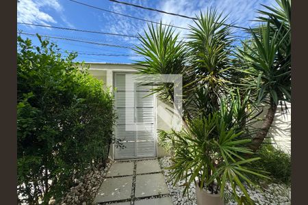 Casa de condomínio à venda com 380m², 4 quartos e 2 vagas Casa de condomínio à venda com 380m², 4 quartos e 2 vagasÁrea externa