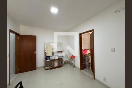 Casa de condomínio à venda com 380m², 4 quartos e 2 vagas Casa de condomínio à venda com 380m², 4 quartos e 2 vagasSuíte 3