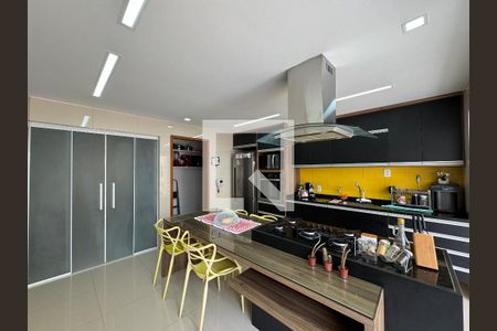 Casa de condomínio à venda com 380m², 4 quartos e 2 vagas Casa de condomínio à venda com 380m², 4 quartos e 2 vagasCozinha