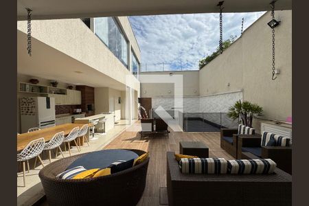 Casa de condomínio à venda com 380m², 4 quartos e 2 vagas Casa de condomínio à venda com 380m², 4 quartos e 2 vagasÁrea externa