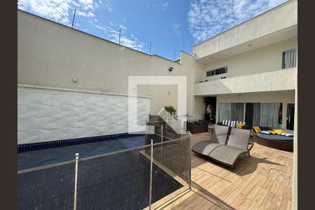 Casa de condomínio à venda com 380m², 4 quartos e 2 vagas Casa de condomínio à venda com 380m², 4 quartos e 2 vagasÁrea externa