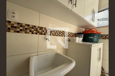 Casa de condomínio à venda com 380m², 4 quartos e 2 vagas Casa de condomínio à venda com 380m², 4 quartos e 2 vagasLavanderia