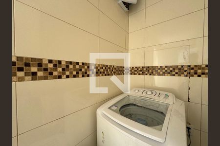 Casa de condomínio à venda com 380m², 4 quartos e 2 vagas Casa de condomínio à venda com 380m², 4 quartos e 2 vagasLavanderia