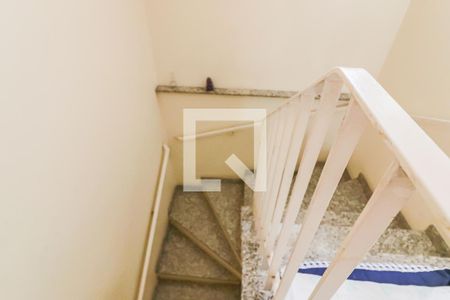 Casa à venda com 150m², 3 quartos e 2 vagasEscadas