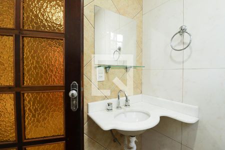 Casa à venda com 330m², 2 quartos e 6 vagasBanheiro de Serviço