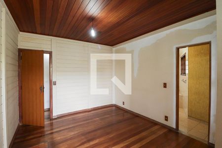 Casa à venda com 330m², 2 quartos e 6 vagasSuíte