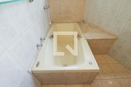 Casa à venda com 330m², 2 quartos e 6 vagasBanheiro da Suíte