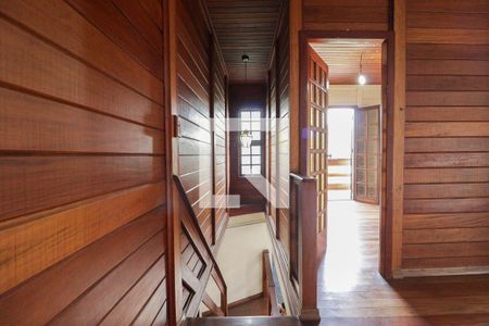 Casa à venda com 330m², 2 quartos e 6 vagasEscada