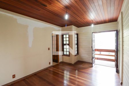Casa à venda com 330m², 2 quartos e 6 vagasSuíte