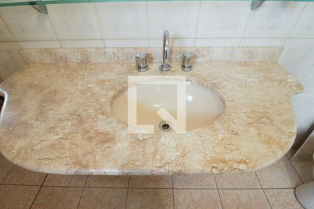 Casa à venda com 330m², 2 quartos e 6 vagasBanheiro da Suíte