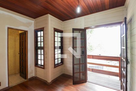 Casa à venda com 330m², 2 quartos e 6 vagasSuíte