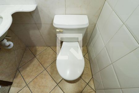 Casa à venda com 330m², 2 quartos e 6 vagasBanheiro de Serviço