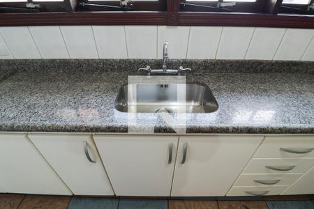 Casa à venda com 330m², 2 quartos e 6 vagasCozinha