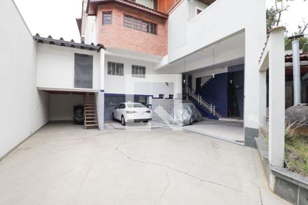 Casa à venda com 330m², 2 quartos e 6 vagasGaragem