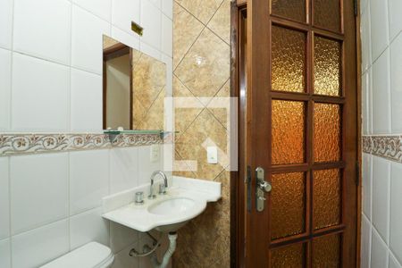 Casa à venda com 330m², 2 quartos e 6 vagasBanheiro Social