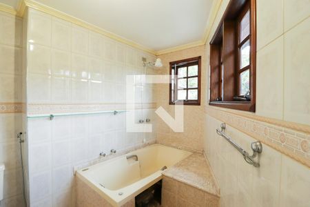 Casa à venda com 330m², 2 quartos e 6 vagasBanheiro da Suíte