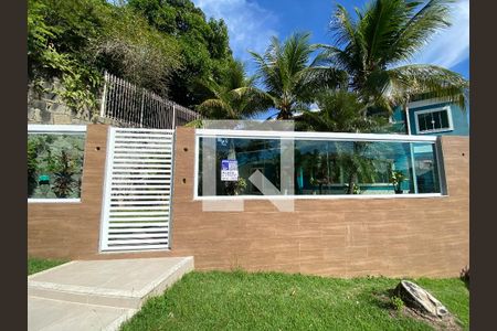 Casa para alugar com 1000m², 4 quartos e 4 vagas Casa para alugar com 1000m², 4 quartos e 4 vagasFachada