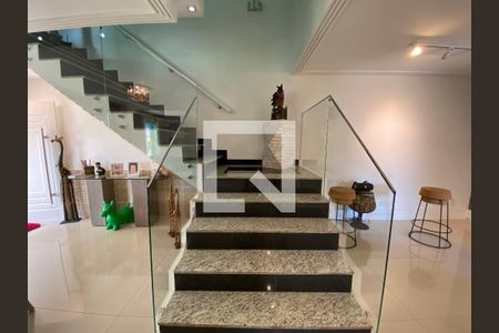 Casa para alugar com 1000m², 4 quartos e 4 vagas Casa para alugar com 1000m², 4 quartos e 4 vagasEscada Segundo Andar