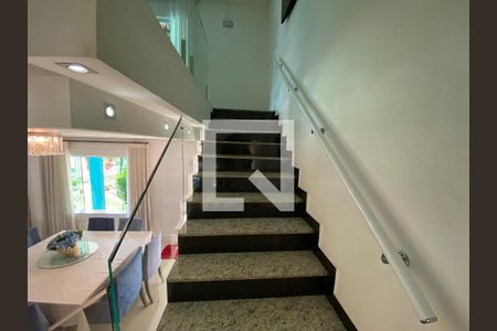 Casa para alugar com 1000m², 4 quartos e 4 vagas Casa para alugar com 1000m², 4 quartos e 4 vagasEscada Segundo Andar