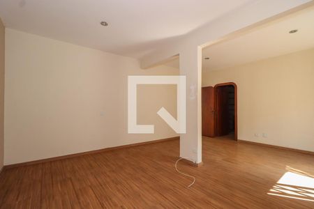 Casa para alugar com 750m², 4 quartos e 6 vagas Casa para alugar com 750m², 4 quartos e 6 vagasSuíte 3