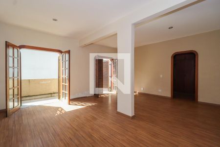 Casa para alugar com 750m², 4 quartos e 6 vagas Casa para alugar com 750m², 4 quartos e 6 vagasSuíte 3