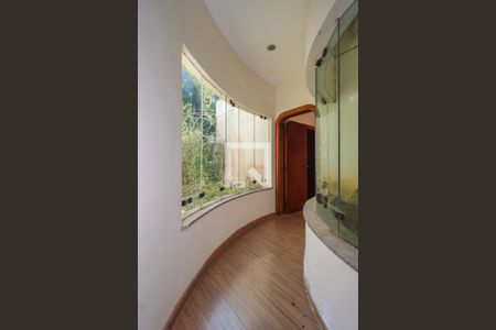 Casa para alugar com 750m², 4 quartos e 6 vagas Casa para alugar com 750m², 4 quartos e 6 vagasCorredor