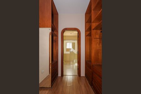 Casa para alugar com 750m², 4 quartos e 6 vagas Casa para alugar com 750m², 4 quartos e 6 vagasCloset da Suíte 3