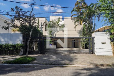 Casa para alugar com 750m², 4 quartos e 6 vagas Casa para alugar com 750m², 4 quartos e 6 vagasFachada