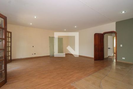 Casa para alugar com 750m², 4 quartos e 6 vagas Casa para alugar com 750m², 4 quartos e 6 vagasSuite 1