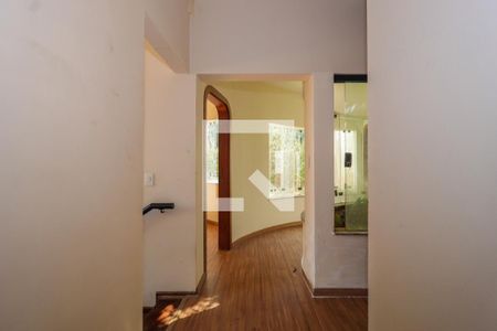 Casa para alugar com 750m², 4 quartos e 6 vagas Casa para alugar com 750m², 4 quartos e 6 vagasCorredor